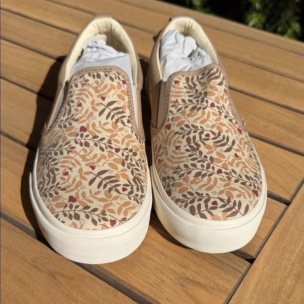 NWT: Taos Footwear Beige Floral Slip-On Sneakers - Picture 3 of 6